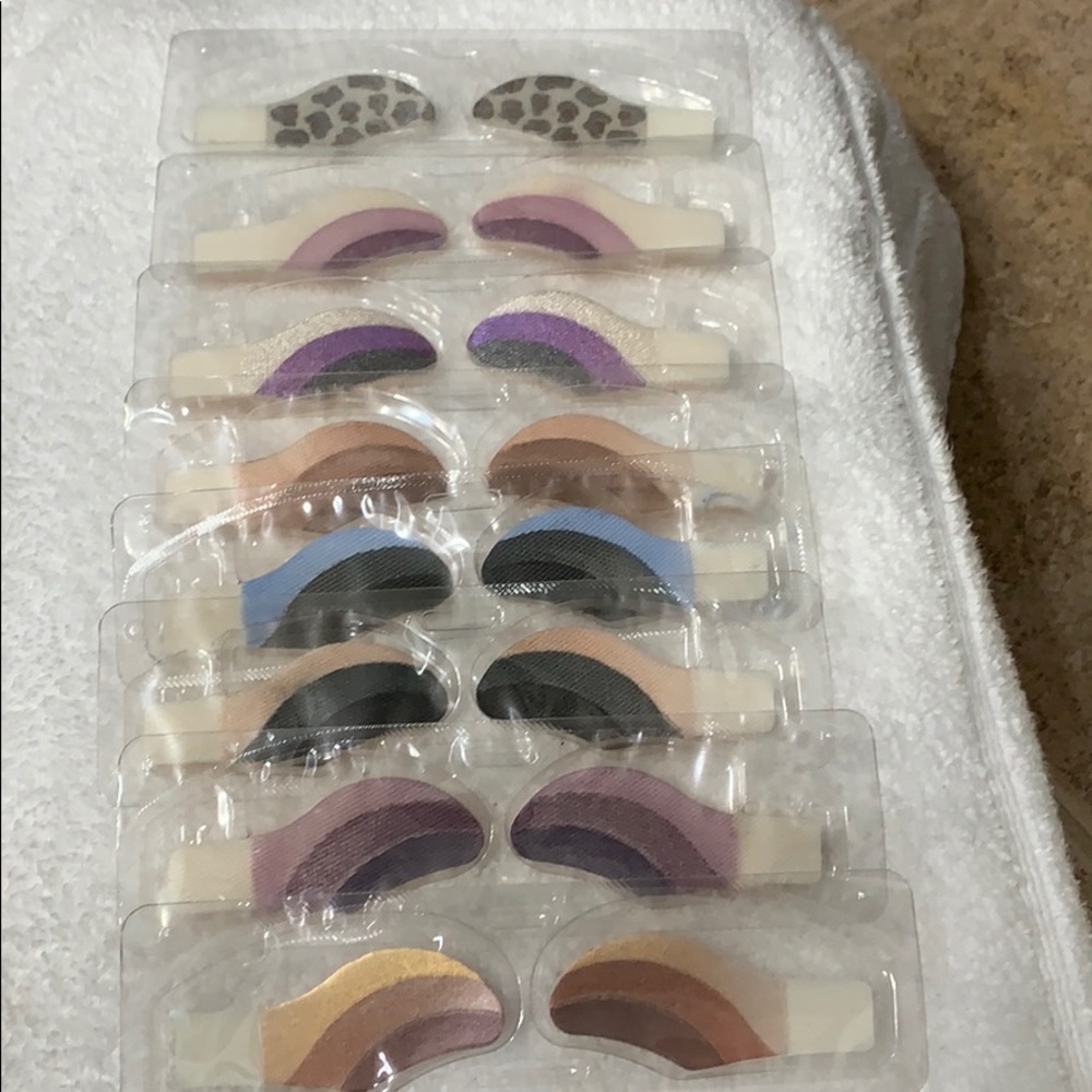 14 instant eyeshadows - Picture 3 of 3